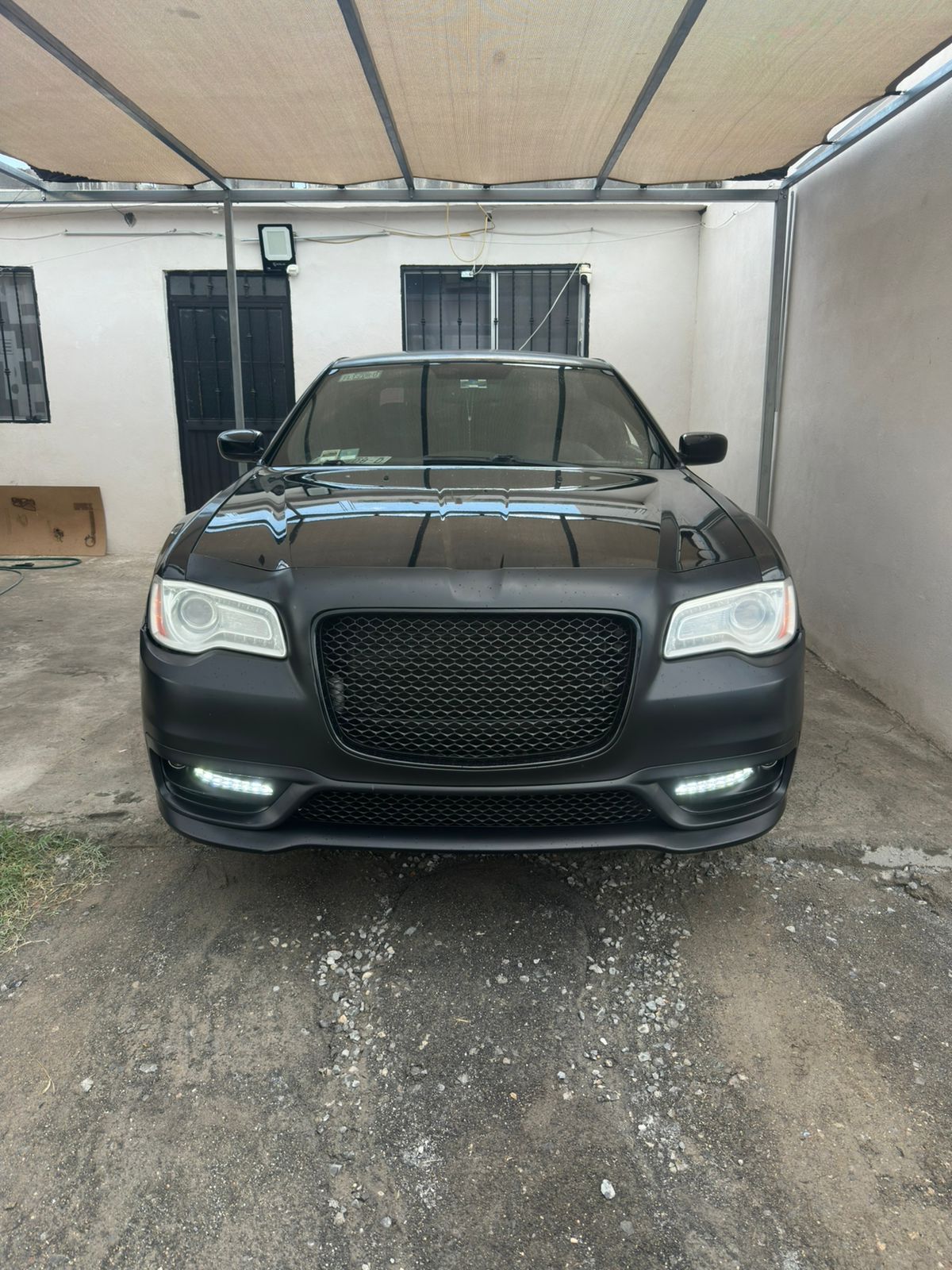 Instalación de fascia SRT en Chrysler 300